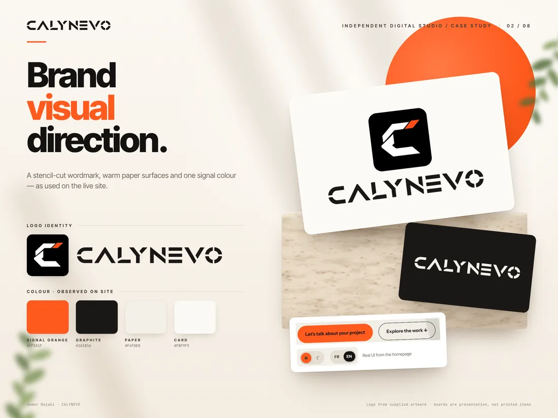 Monogramme, logotype, couleurs et éléments d’interface relevés sur le site.